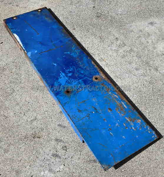 Ford/Nholland Ford: 8000 1/1/68 - 3/31/73 With Cab Nhca Panel, Platform Skirt, Rh, Right