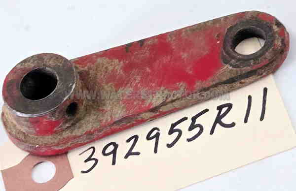 Case IH Internationa IH Farmall: 666, 686, 706, 756, 766, 806, 826, 856, 966, 1026, 1066, 1206, 1256, 1456, 1466, 1468, 1566, 1568, Hydro 70, Hydro 86, Hydro 100 Governor Operating Lever