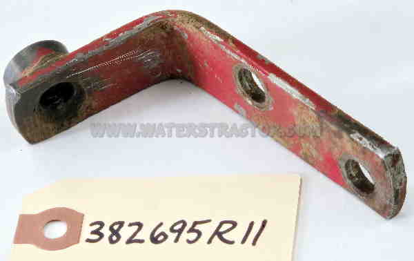 Case IH Internationa IH Farmall: 706, 756, 766, 806, 826, 856, 966, 1026, 1066, 1206, 1256, 1456, 1466, 1468, 1566, 1568, Hydro 70, Hydro 86, Hydro 100 Bracket, Governor Rod