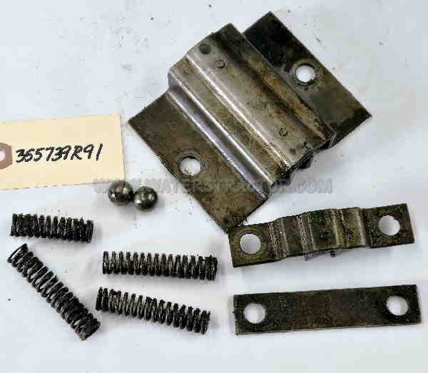 Case IH Internationa Farmall H: Between SN 501-279209, Farmall Hv: Between SN 501-19378, Farmall M, Md, Mdv, Super H, Super Hv, Super M, 300, 350, 400, 450, 460, 560, 660 Guide, Shifter Rail Rear