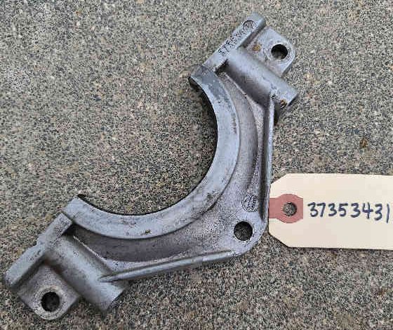 Retainer, Rear Seal