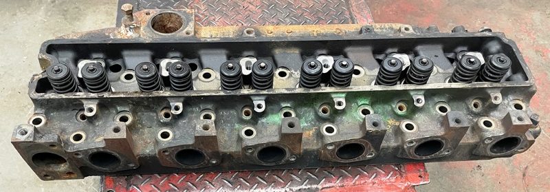 John Deere Cylinder Head - Loaded With Valves