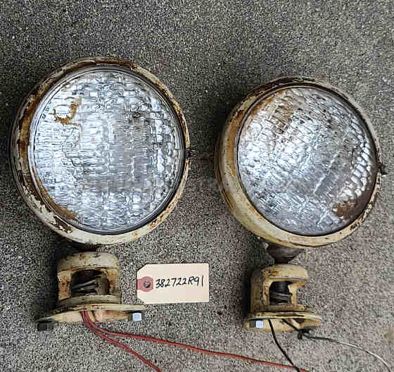 Case IH Internationa Sealed Beam Headlight Assy, Pair