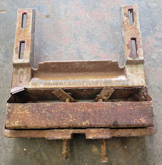 Massey Ferguson Bracket, Fender Support, RH