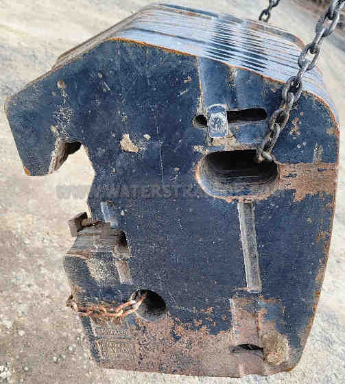 Weights Weight, Front