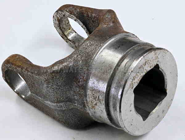 Pto Yoke, Shaft Weld With Bearing Groove